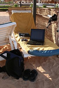 200px-laptop_on_beach.jpg