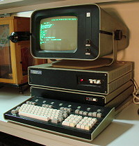 Классический вид персонального компьютера — системный блок, видеомонитор, клавиатура